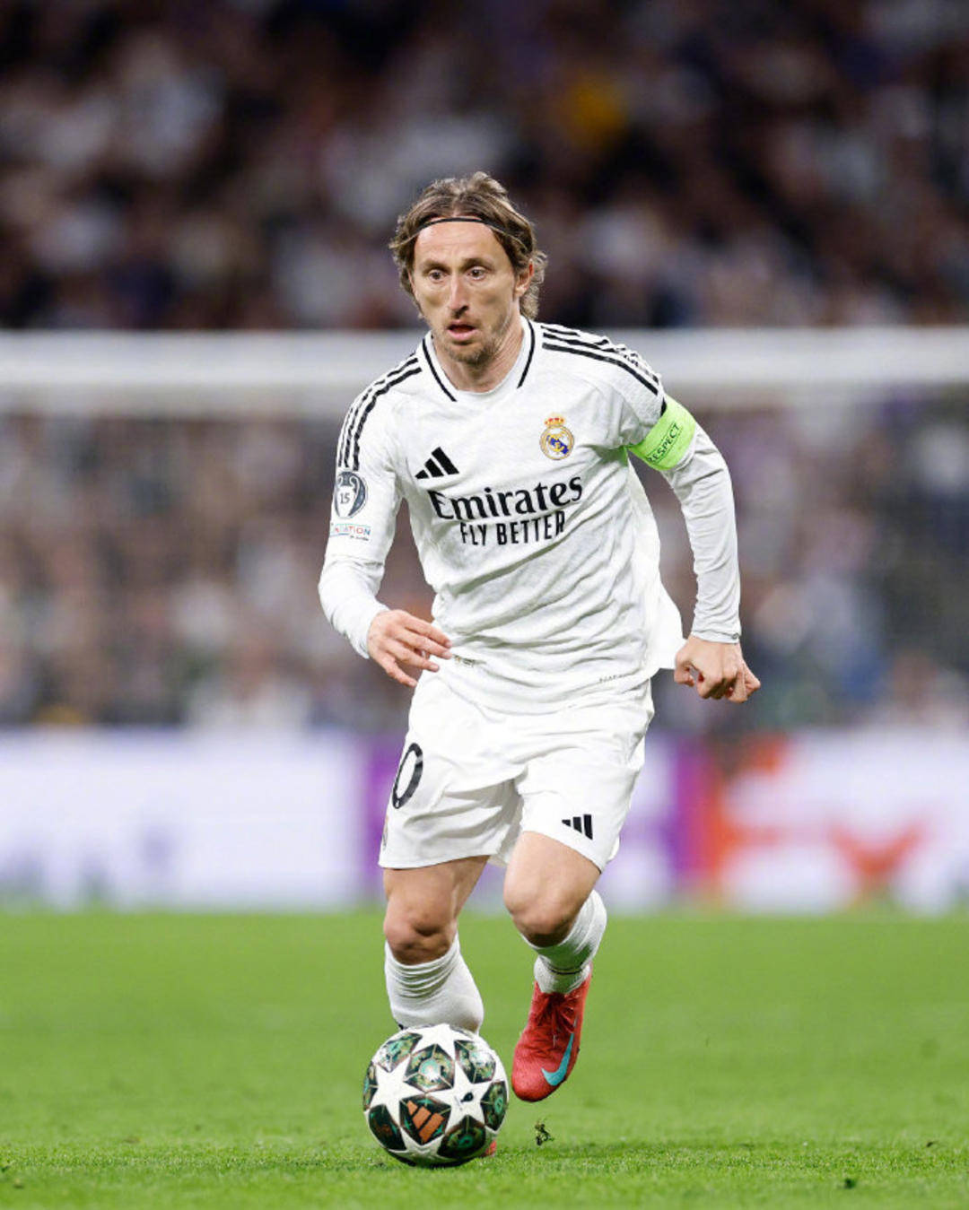 皇家马德里有意出人意料地任命阿隆索为新任主教练，而伯纳乌球员则被指控“扰乱秩序”。